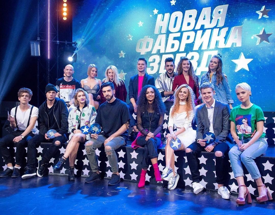 одно фото последних участников фабрики звезд анализирует походку пострадавшего
